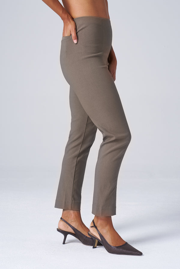 Tapered Ankle Magic Pant