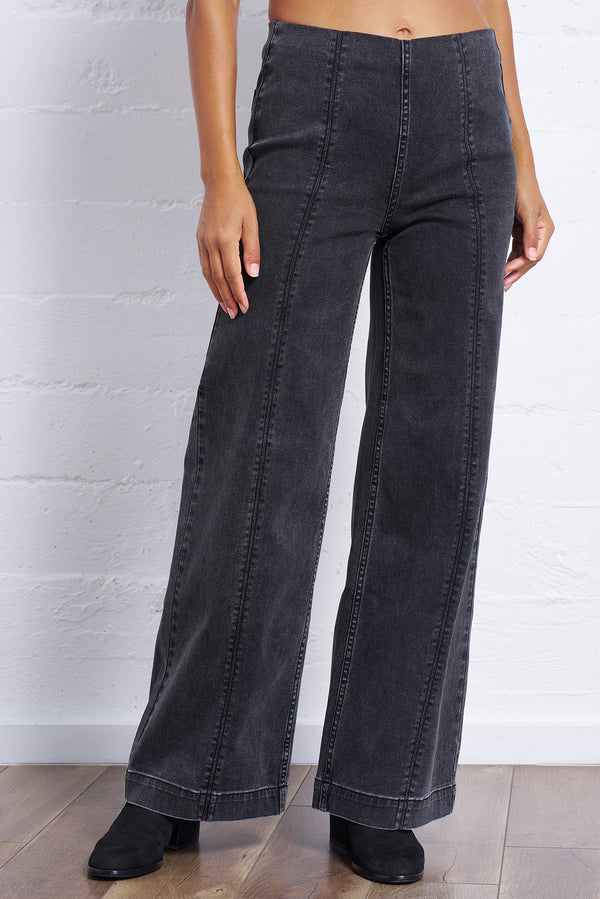 Wide Leg Stretch Jean